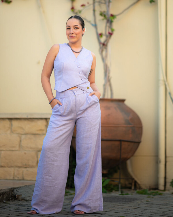 Žena v ľanových nohaviciach od značky Love Colors