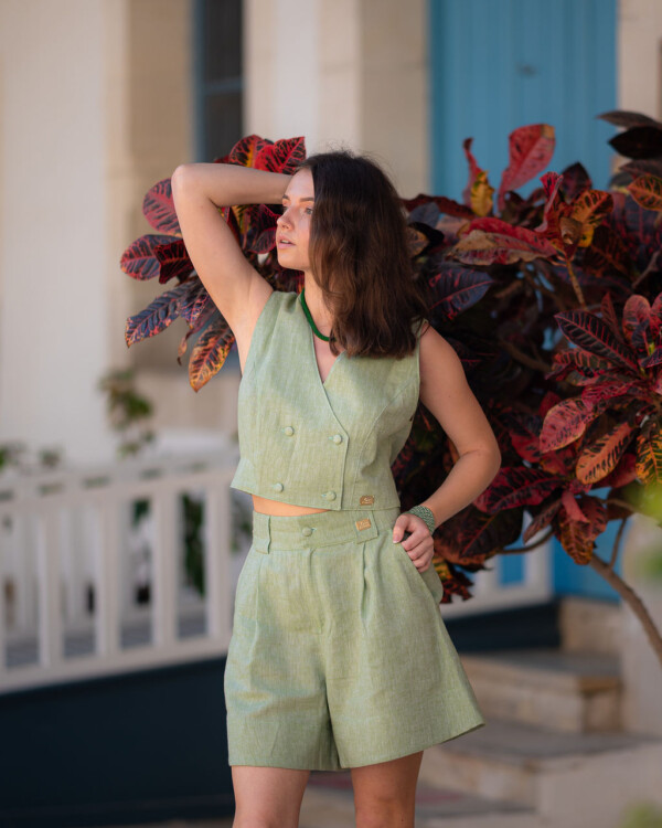 Žena v ľanovej veste od Love Colors