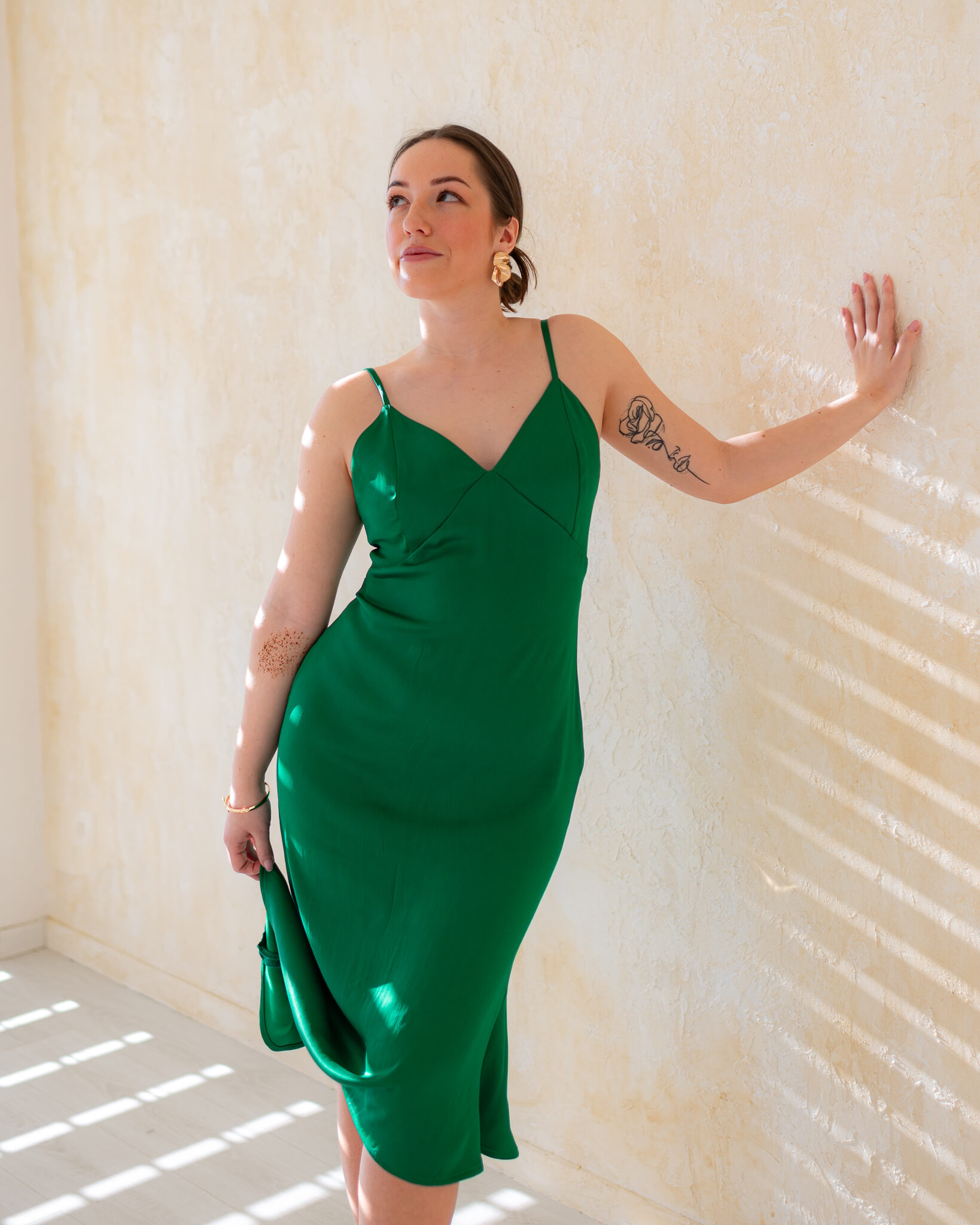 Paloma saténové midi šaty s odhaleným chrbtom, záber 6