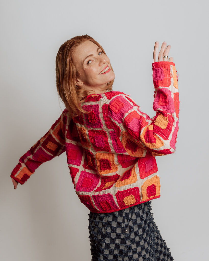 Upcykardigán  Little red head – M, záber 4