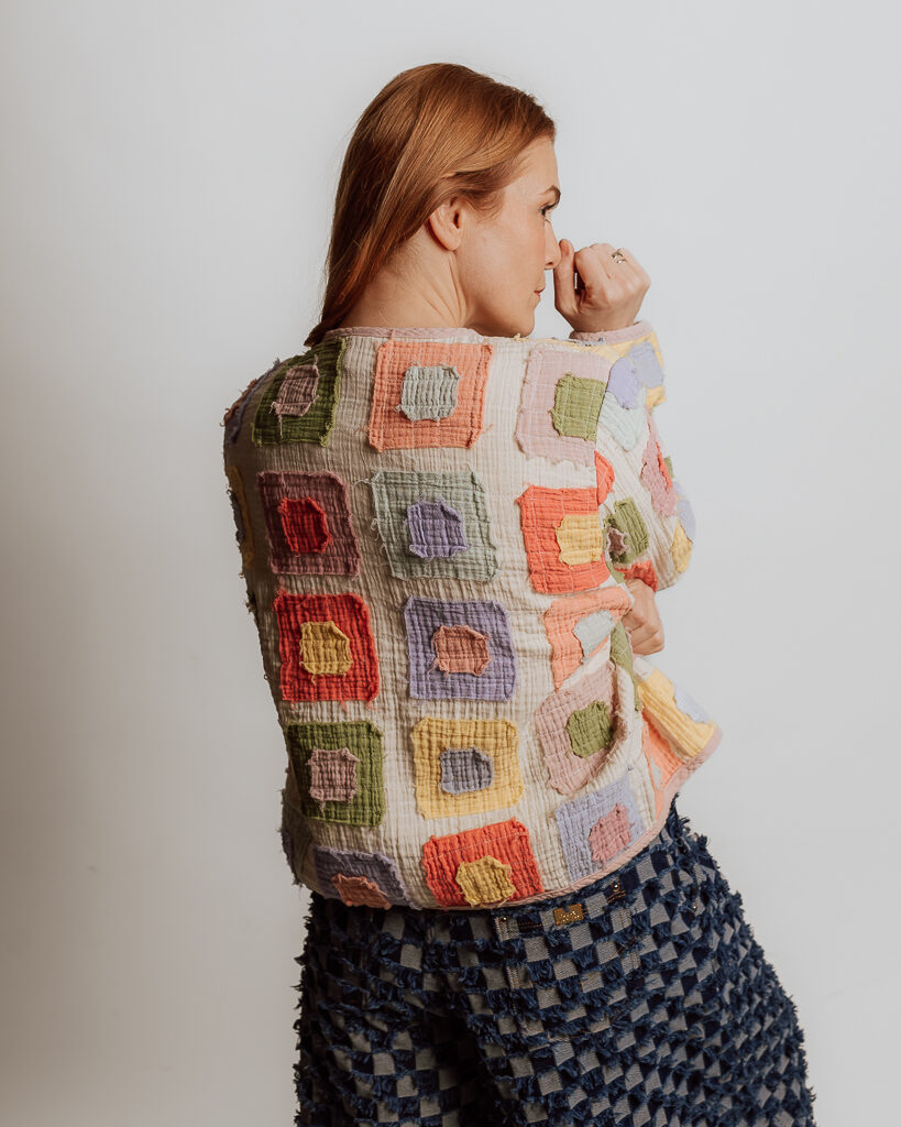 Upcykardigán Pastels II – M, záber 3