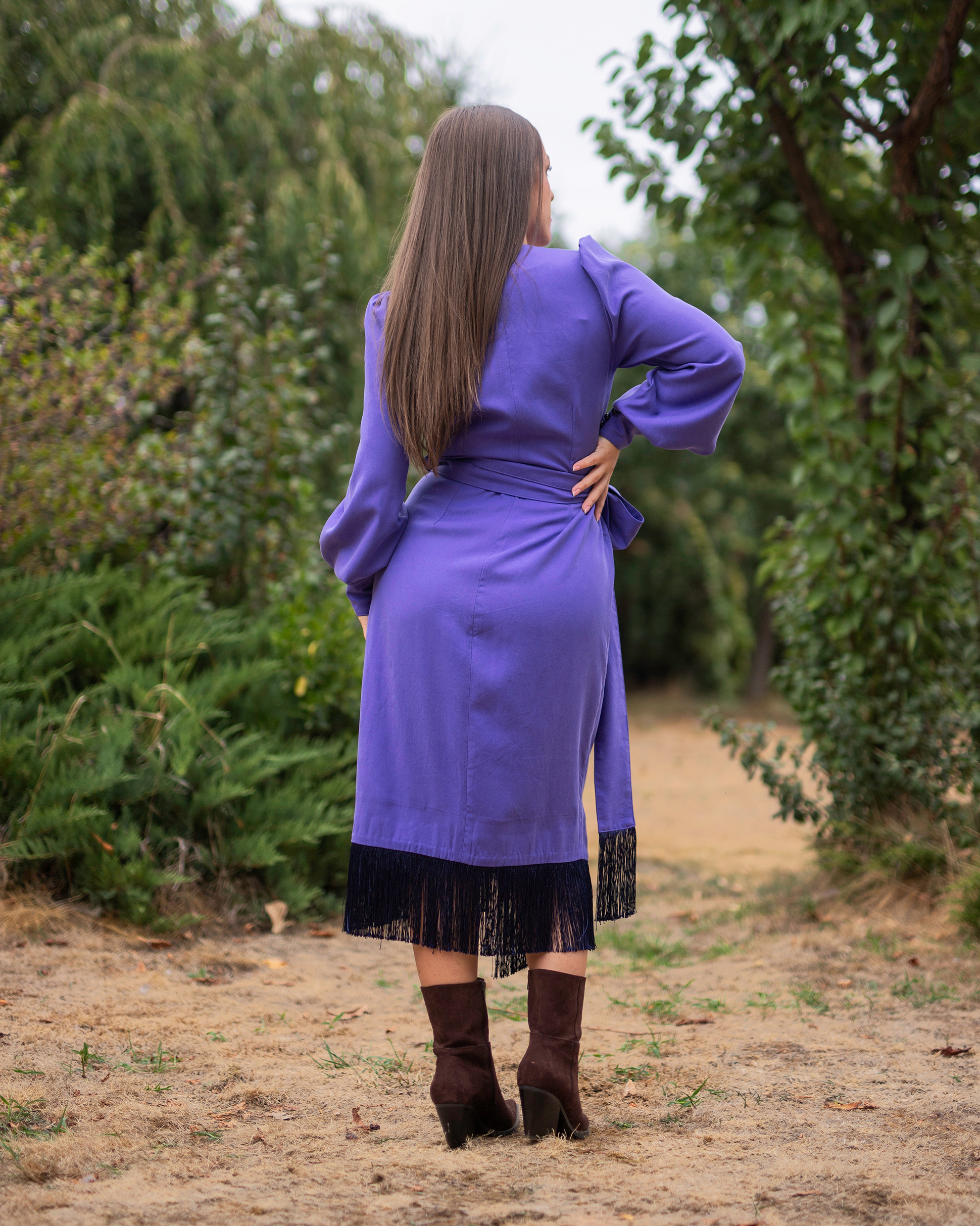 Zavinovacie lyocellové šaty Giselle so strapcami, záber 11